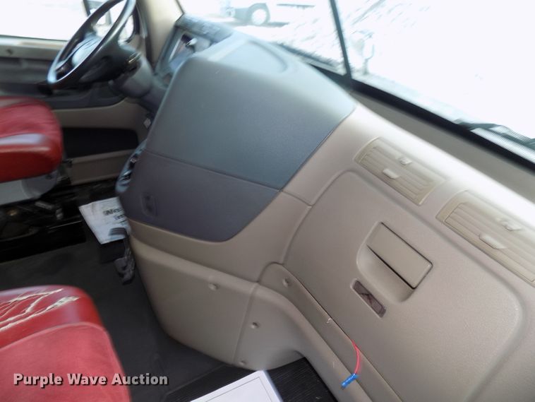 image for item DG2504 2010 Freightliner Cascadia semi truck