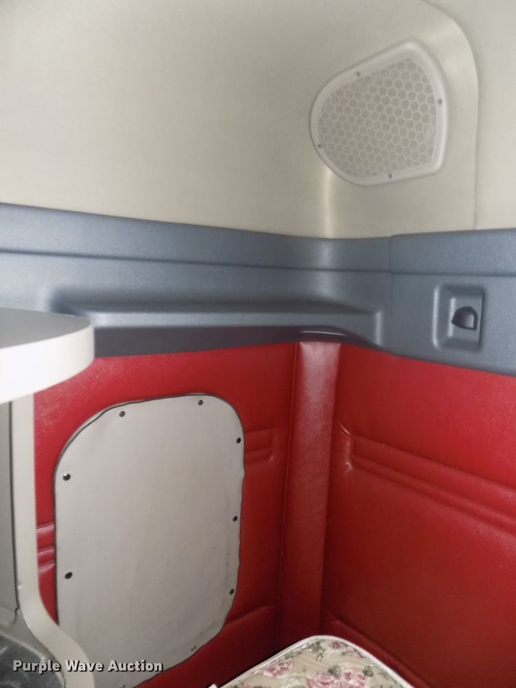 image for item DG2504 2010 Freightliner Cascadia semi truck