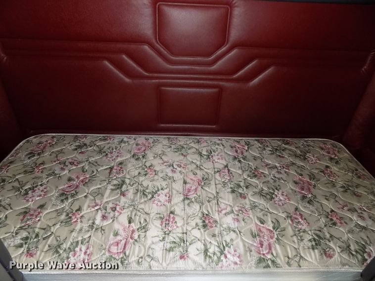 image for item DG2504 2010 Freightliner Cascadia semi truck