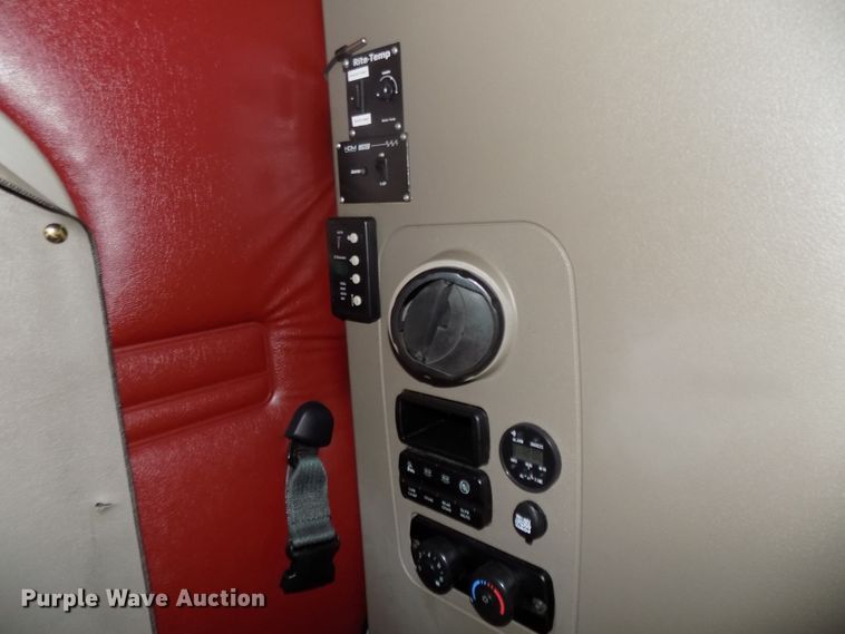 image for item DG2504 2010 Freightliner Cascadia semi truck