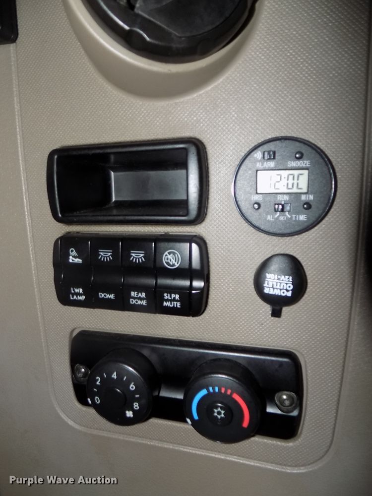 image for item DG2504 2010 Freightliner Cascadia semi truck