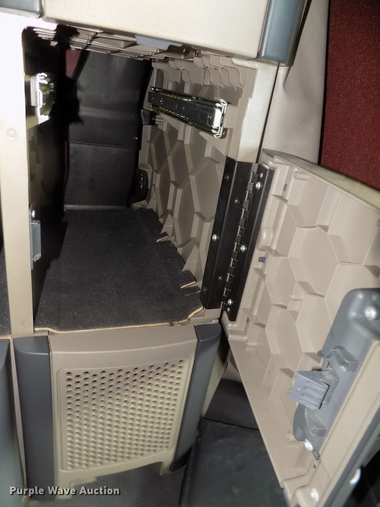 image for item DG2504 2010 Freightliner Cascadia semi truck