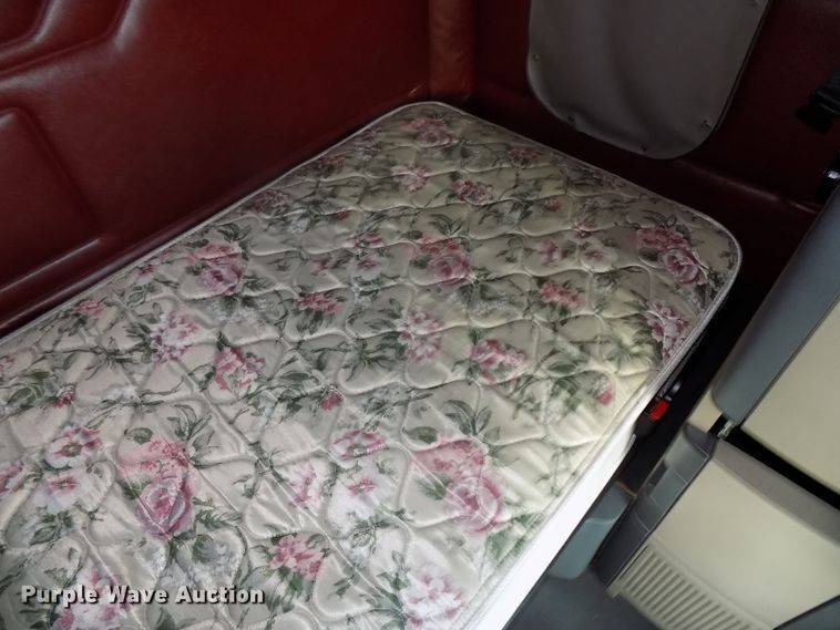 image for item DG2504 2010 Freightliner Cascadia semi truck