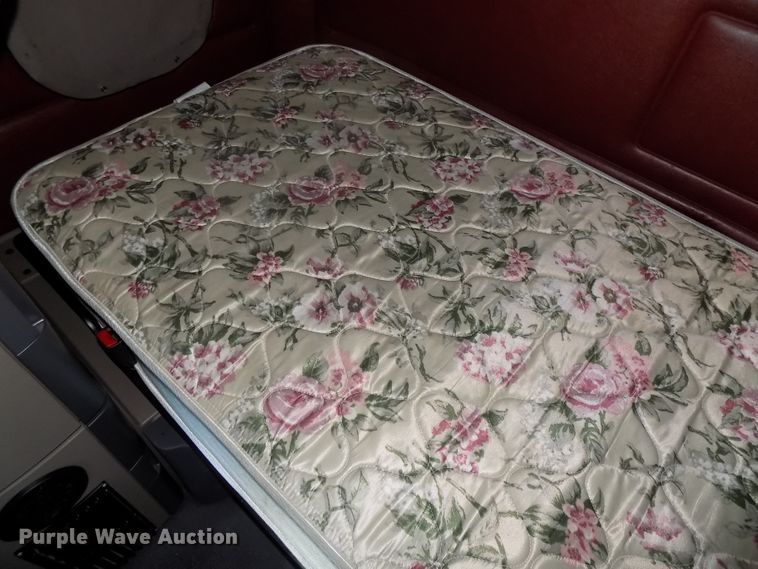 image for item DG2504 2010 Freightliner Cascadia semi truck