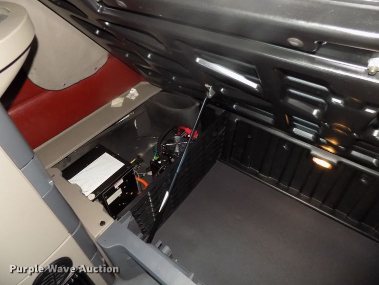 image for item DG2504 2010 Freightliner Cascadia semi truck