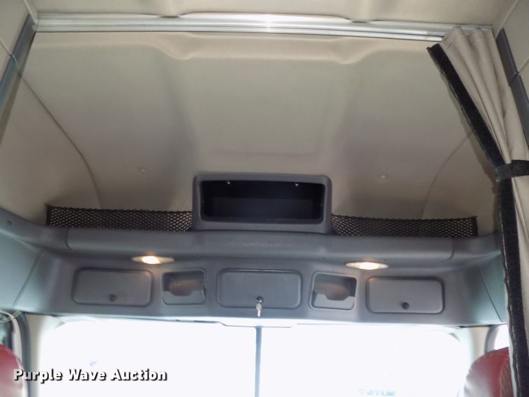 image for item DG2504 2010 Freightliner Cascadia semi truck