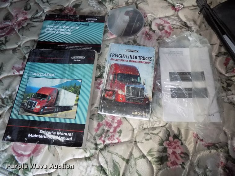 image for item DG2504 2010 Freightliner Cascadia semi truck