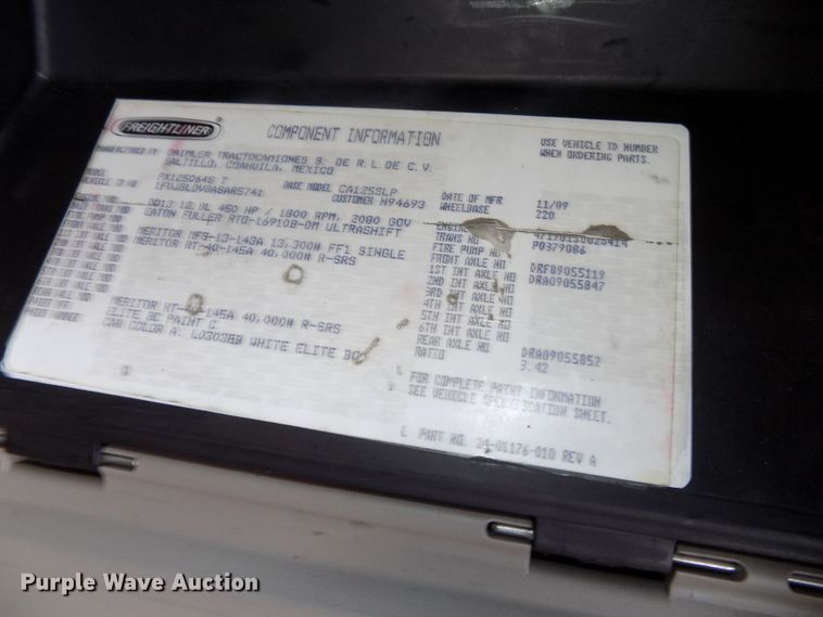 image for item DG2504 2010 Freightliner Cascadia semi truck