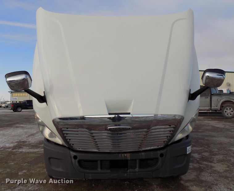 image for item DG2504 2010 Freightliner Cascadia semi truck