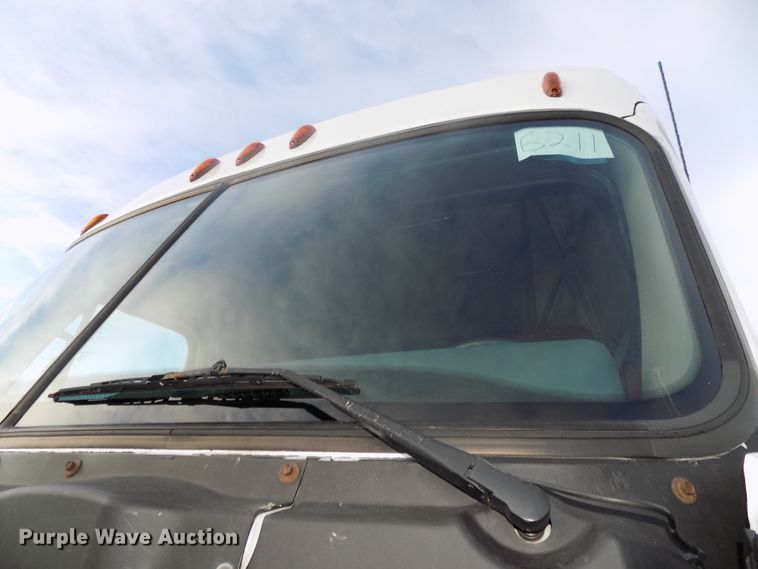 image for item DG2504 2010 Freightliner Cascadia semi truck