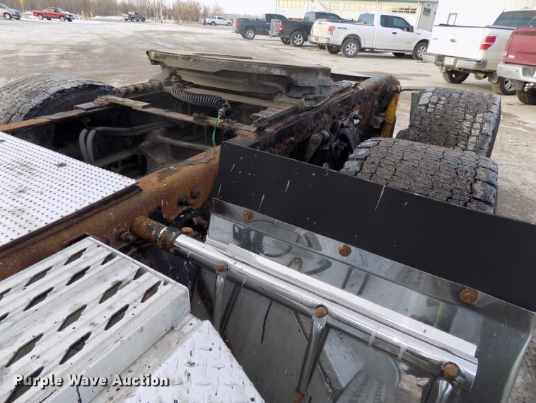 image for item DG2504 2010 Freightliner Cascadia semi truck