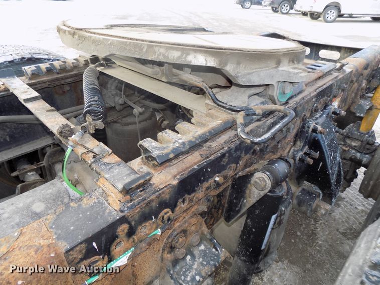 image for item DG2504 2010 Freightliner Cascadia semi truck