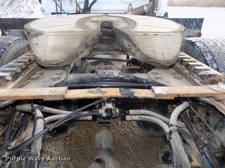 image for item DG2504 2010 Freightliner Cascadia semi truck