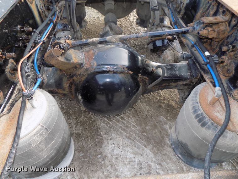 image for item DG2504 2010 Freightliner Cascadia semi truck