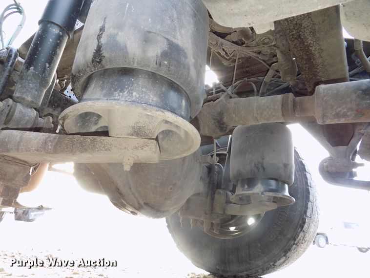 image for item DG2504 2010 Freightliner Cascadia semi truck