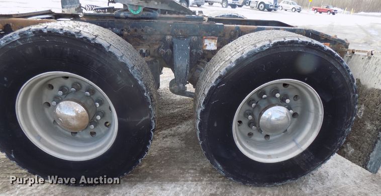 image for item DG2504 2010 Freightliner Cascadia semi truck