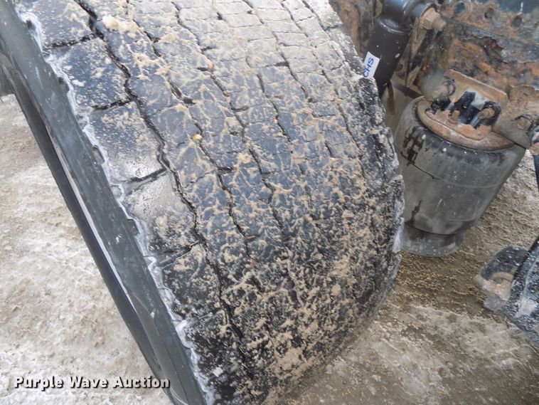 image for item DG2504 2010 Freightliner Cascadia semi truck