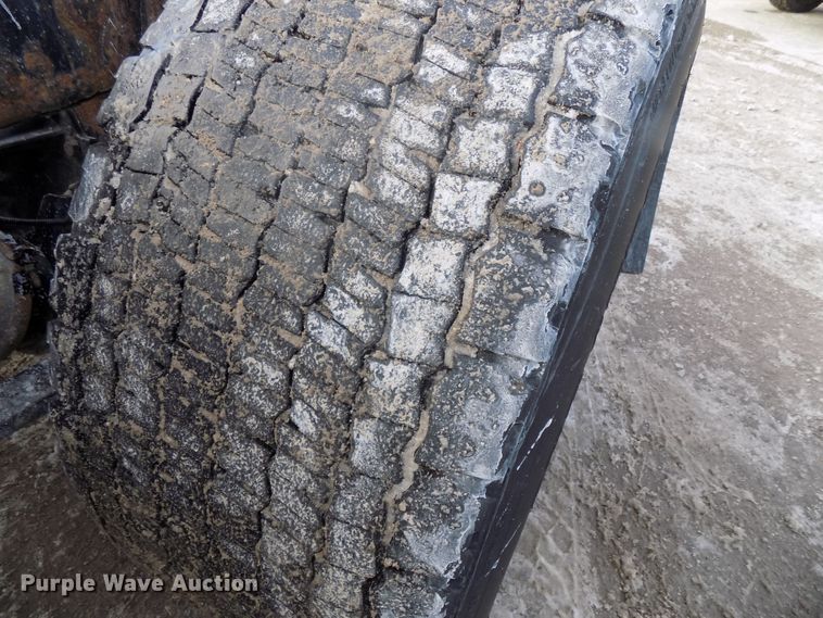 image for item DG2504 2010 Freightliner Cascadia semi truck