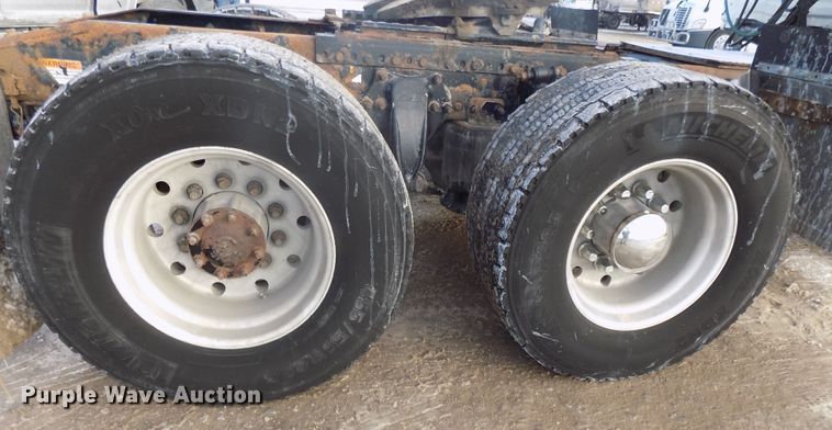 image for item DG2504 2010 Freightliner Cascadia semi truck