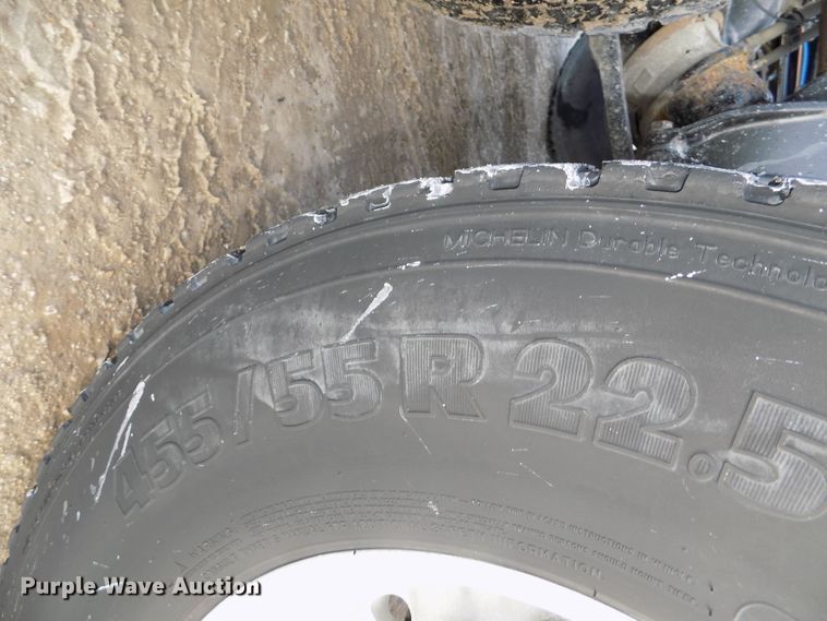 image for item DG2504 2010 Freightliner Cascadia semi truck