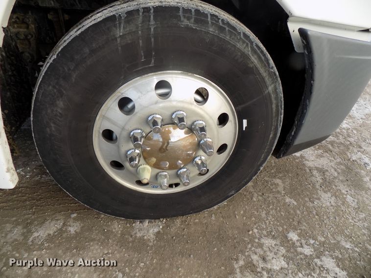 image for item DG2504 2010 Freightliner Cascadia semi truck