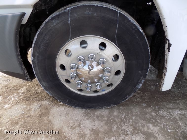 image for item DG2504 2010 Freightliner Cascadia semi truck