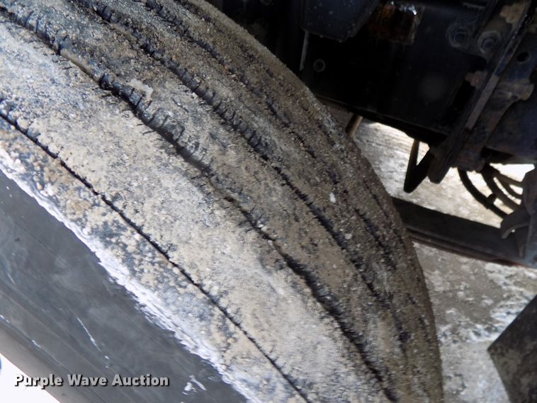 image for item DG2504 2010 Freightliner Cascadia semi truck