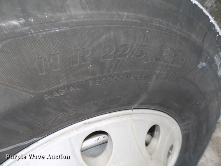 image for item DG2504 2010 Freightliner Cascadia semi truck