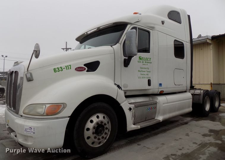 image for item DG2505 2010 Peterbilt 387 semi truck