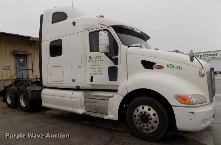 image for item DG2505 2010 Peterbilt 387 semi truck
