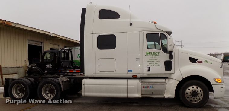image for item DG2505 2010 Peterbilt 387 semi truck