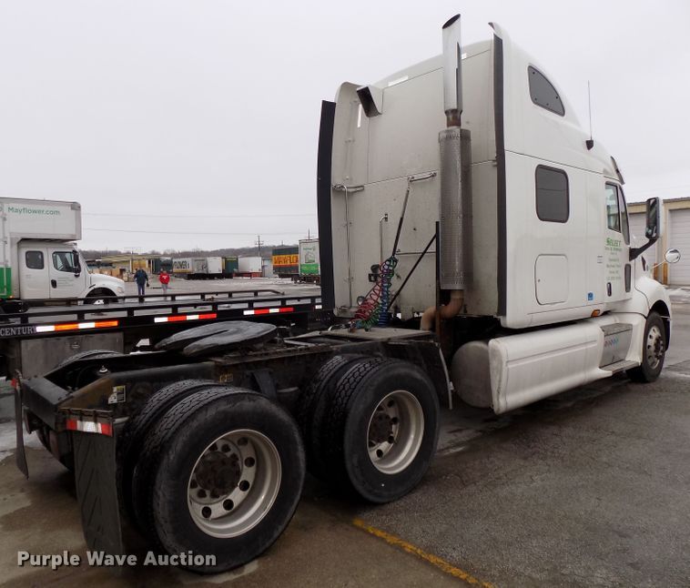 image for item DG2505 2010 Peterbilt 387 semi truck