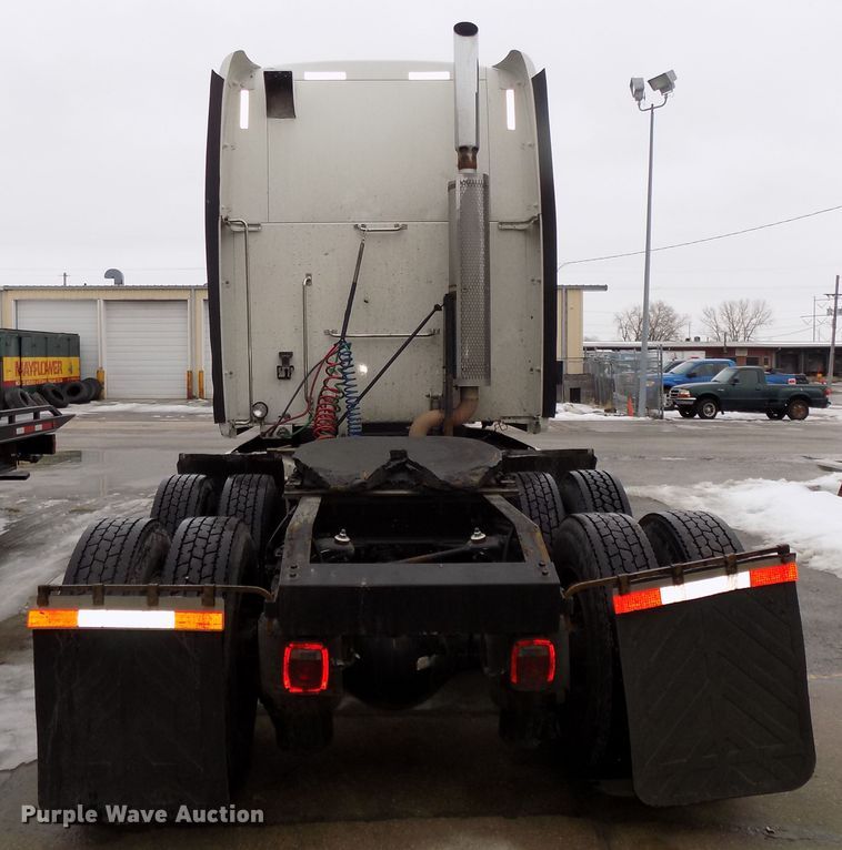 image for item DG2505 2010 Peterbilt 387 semi truck