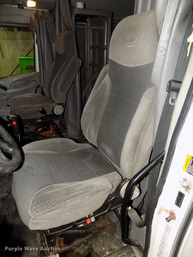 image for item DG2505 2010 Peterbilt 387 semi truck