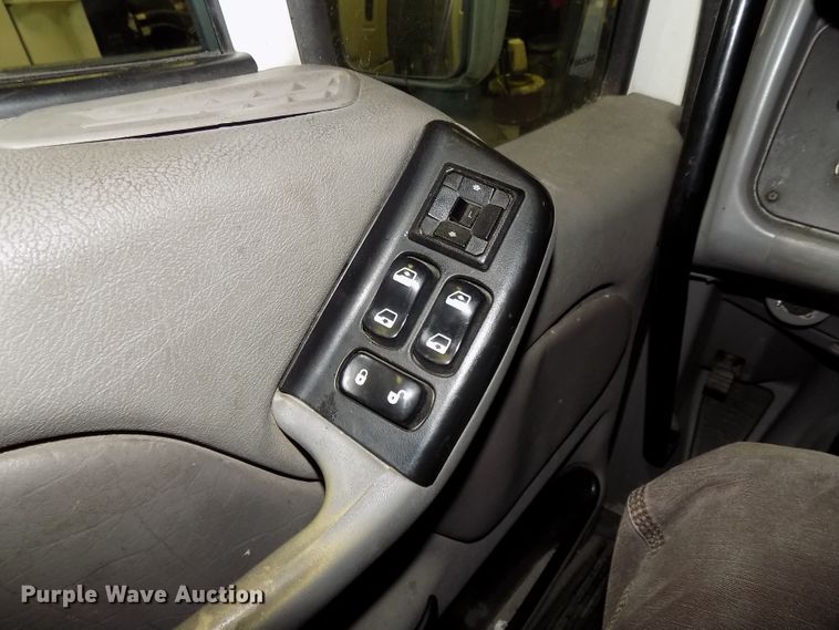 image for item DG2505 2010 Peterbilt 387 semi truck