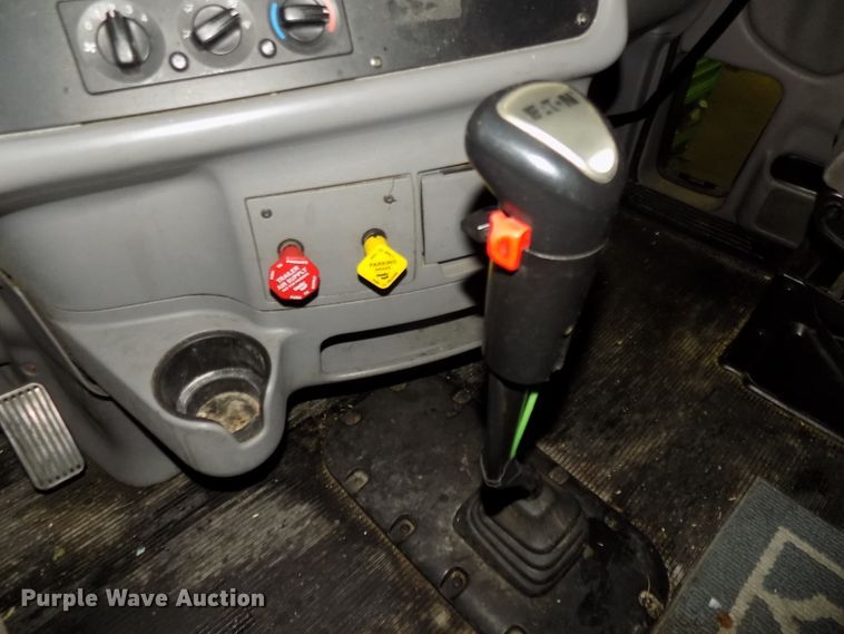 image for item DG2505 2010 Peterbilt 387 semi truck