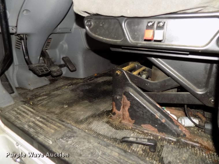 image for item DG2505 2010 Peterbilt 387 semi truck