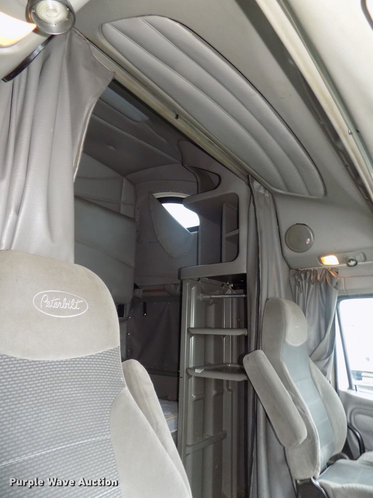 image for item DG2505 2010 Peterbilt 387 semi truck