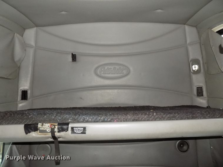 image for item DG2505 2010 Peterbilt 387 semi truck