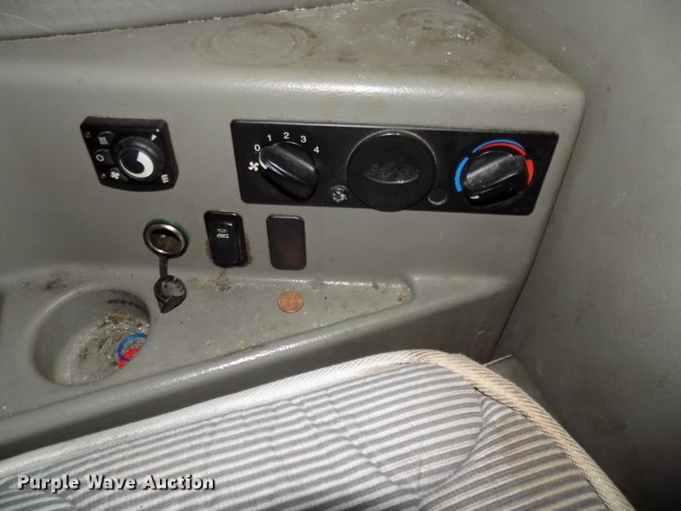 image for item DG2505 2010 Peterbilt 387 semi truck