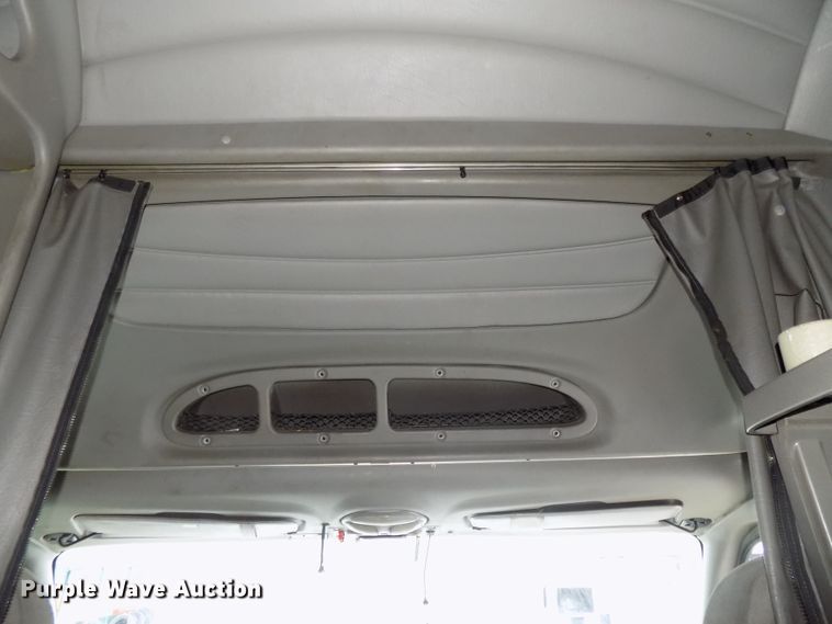 image for item DG2505 2010 Peterbilt 387 semi truck