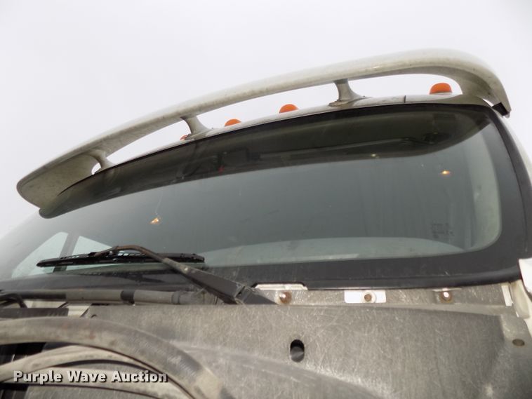 image for item DG2505 2010 Peterbilt 387 semi truck