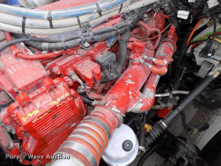 image for item DG2505 2010 Peterbilt 387 semi truck