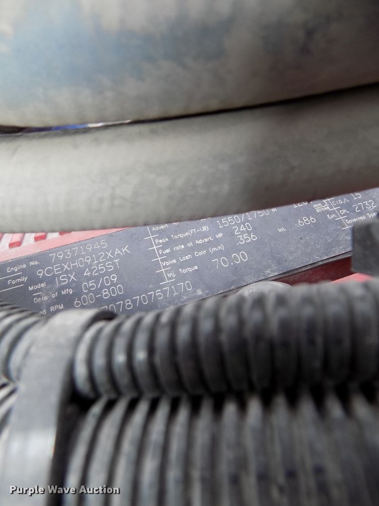 image for item DG2505 2010 Peterbilt 387 semi truck