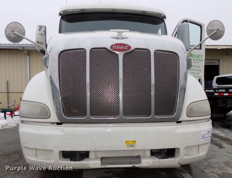 image for item DG2505 2010 Peterbilt 387 semi truck