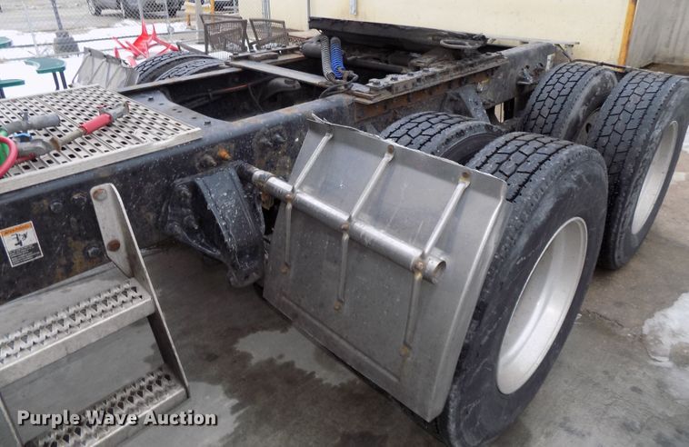 image for item DG2505 2010 Peterbilt 387 semi truck