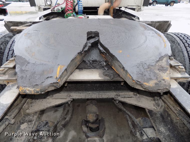 image for item DG2505 2010 Peterbilt 387 semi truck