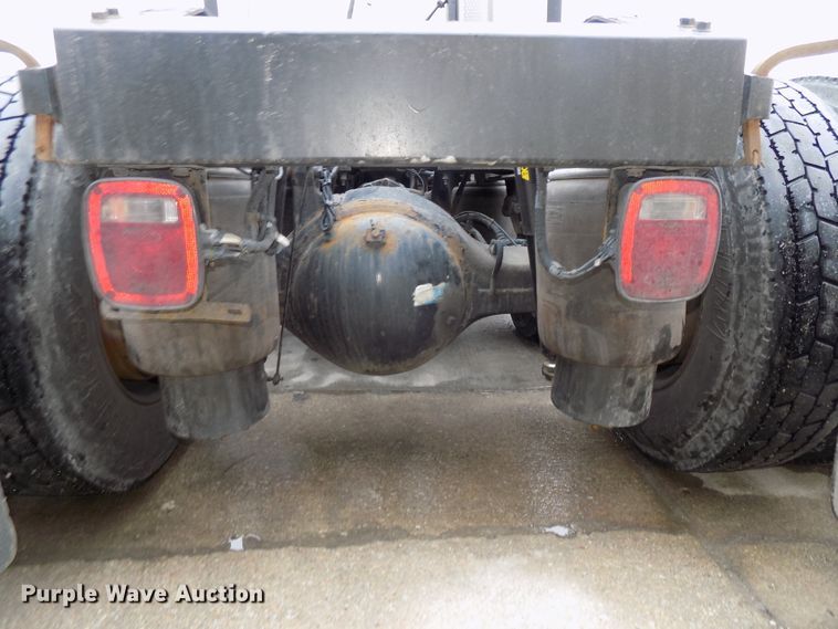 image for item DG2505 2010 Peterbilt 387 semi truck