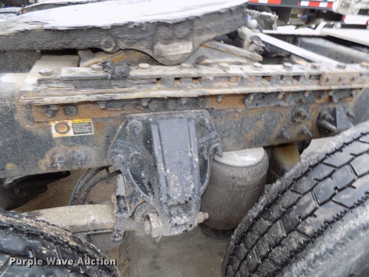 image for item DG2505 2010 Peterbilt 387 semi truck