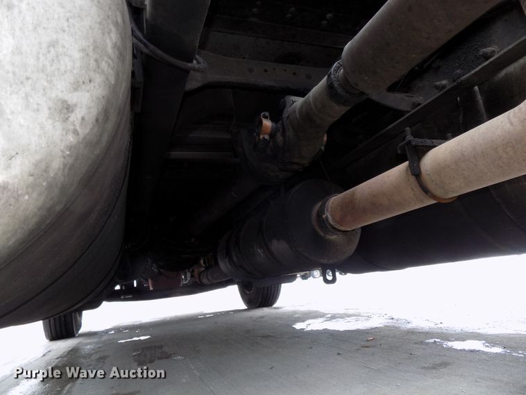 image for item DG2505 2010 Peterbilt 387 semi truck